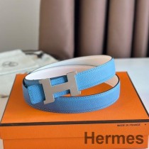 Curea Hermes Mini Constance de 24 mm din piele Epsom albastră și piele Swift albă