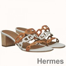 Kahverengi/Beyaz Kuzu Derisi Hermes Tandem Sandalet