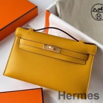 Ručně vyrobená taška Hermes Kelly Pochette z telecí kůže Jaune Ambre Swift