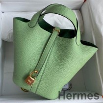 Ručně vyrobená taška Hermes Picotin Lock 18 z kůže Vert Criquet Clemence