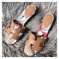 Hermes Camel Swift Oasis -sandaalit, joissa on Botanique-painatus