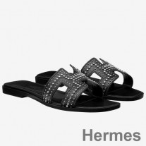 Hermes Oran Studs -sandaalit mustaa nahkaa