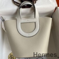 Hermes In The Loop 18 handgefertigte Tasche aus perlgrauem Clemence-Leder