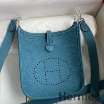 Handgefertigte Mini-Tasche Evelyne von Hermes aus blauem Jean Clemence-Leder