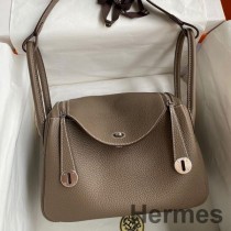 Hermes Lindy 26 Handgefertigte Tasche Aus Taupe Clemence Leder