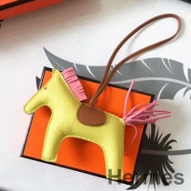 Hermes Rodeo Horse Taschenanhänger aus gelbem/kamarelfarbenem/rosa Leder