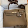 Hermes Kelly Retourne 32 Handgefertigte Tasche aus Taupe Clemence Leder