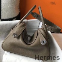 Bolsa Hermes Lindy 26 cm em couro Clemence cinza taupe