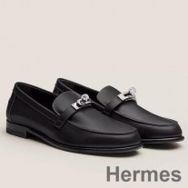 Mocassins Destin femininos Hermes em couro preto