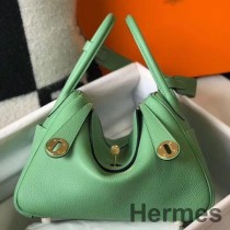 Bolsa Hermes Lindy 26cm em couro Vert Criquet Clemence GHW