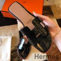 Sandálias Hermes Oran Slide em pele de crocodilo Niloticus preta brilhante