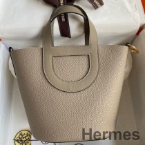Mála Lámhdhéanta Hermes In The Loop 18 i Leathar Clemence Asfalt Gris