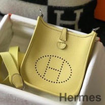 Mini taška Hermes Evelyne III TPM z kože Jaune Poussin Clemence