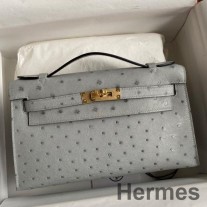 Ručne vyrobená taška Hermes Kelly Pochette z modrej ľadovcovej pštrosej kože