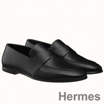 검은 염소 가죽 소재의 Hermes Ancora 로퍼