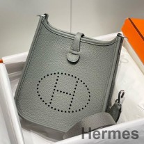 Gris Meyer Clemence 가죽 소재의 Hermes Evelyne III TPM 백