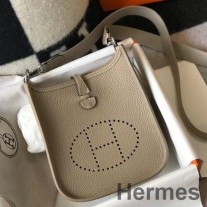 Tourterelle Clemence 가죽 소재의 Hermes Evelyne III TPM 백