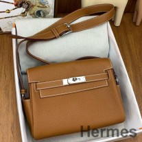 골드 클레멘스 가죽 소재의 Hermes 켈리 메신저 백