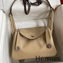 트렌치 클레멘스 가죽 소재의 Hermes Lindy 26 핸드메이드 백