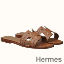 스티치 디테일의 브라운 가죽 소재 Hermes Oran 샌들