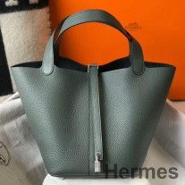 Vert Amande Clemence 가죽 소재의 Hermes Picotin Lock 22 백
