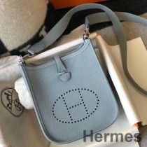 블루 린 클레멘스 가죽 소재의 Hermes Evelyne III TPM 백