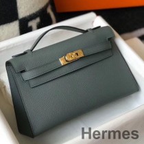 Vert Amande Epsom 가죽 소재의 Hermes Kelly 포셰트 백