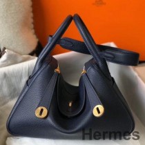 네이비 블루 클레멘스 가죽 GHW 소재의 Hermes 린디 30cm 백