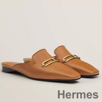 Klapki Hermes Esmee z brązowej skóry cielęcej