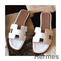 Sandalias Hermes Oran en cocodrilo Niloticus brillante blanco