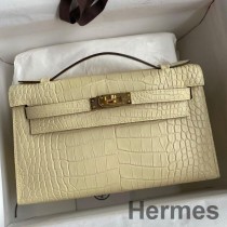 Bolso hecho a mano Hermes Kelly Pochette en piel de cocodrilo mate color vainilla