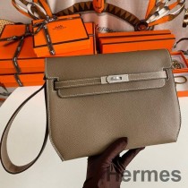 Pochette Hermes Kelly Depeches 25 en cuir de veau Epsom taupe