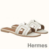 Sandales Hermes Oran en cuir blanc avec détail surpiqué