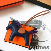 Hermes Rodeo Horse Bag Charm in marineblauw/camarel/paars leer