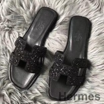 Hermes Oran sandaler i svart semsket skinn med svart krystall